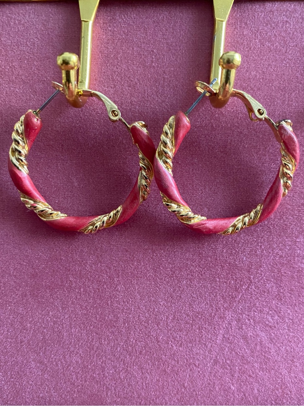 Vintage 80s Gold & Pinkish Red Enamel Twisted Hoop Earrings